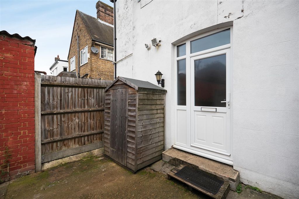 Property photo 2 of 12 Yard/Entrance