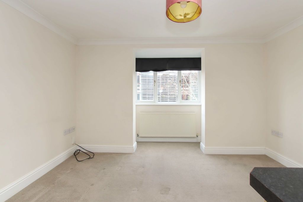 Property photo 3 of 9 Photo 4