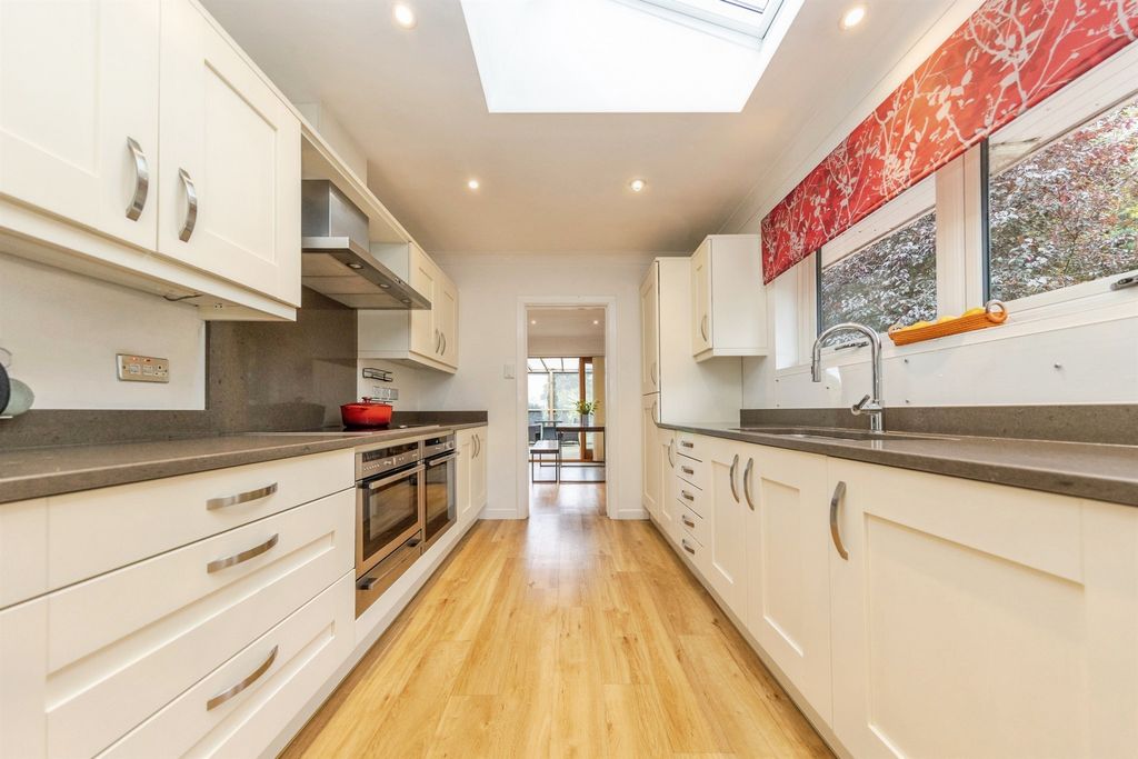 Property photo 3 of 21