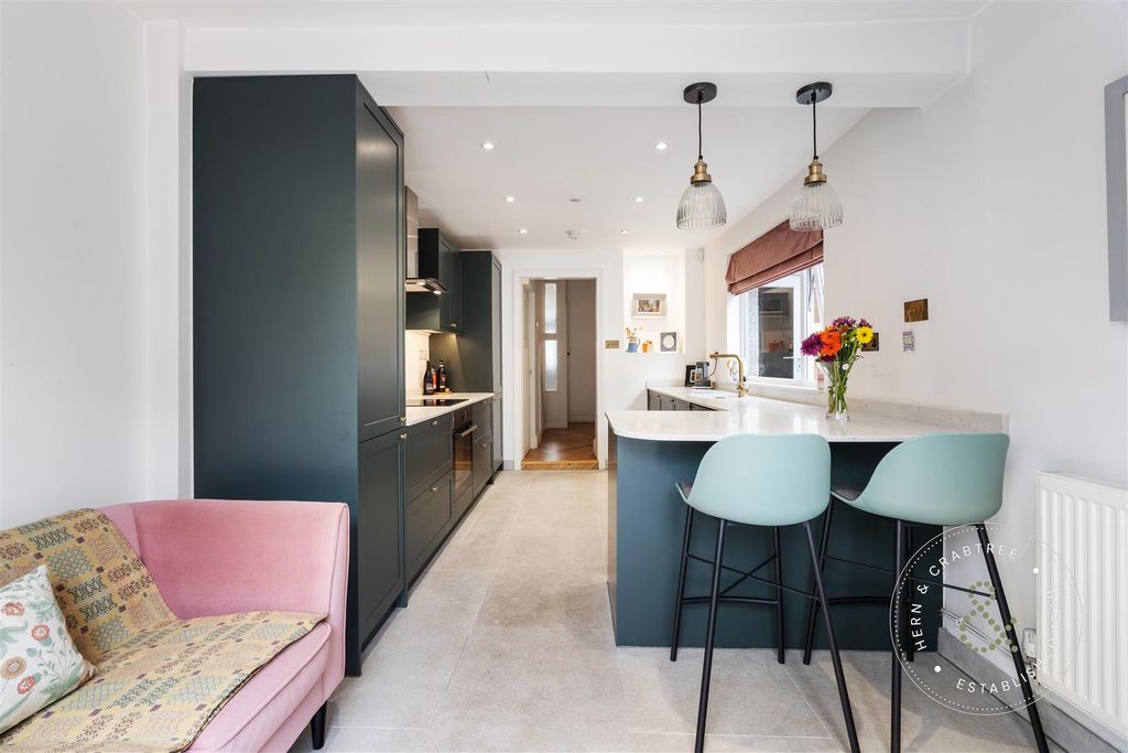 Property photo 2 of 31 Wyndham Road, Pontcanna, Hern Crabtree (10).Jpg