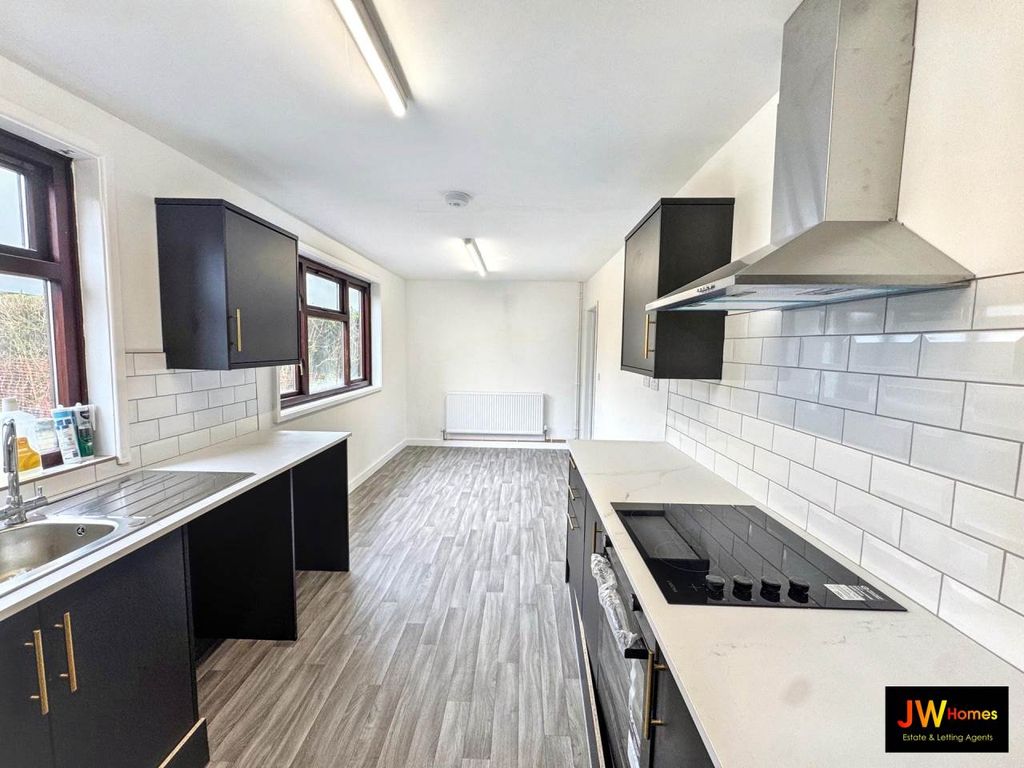 Property photo 3 of 10 Kitchen - Dining Room