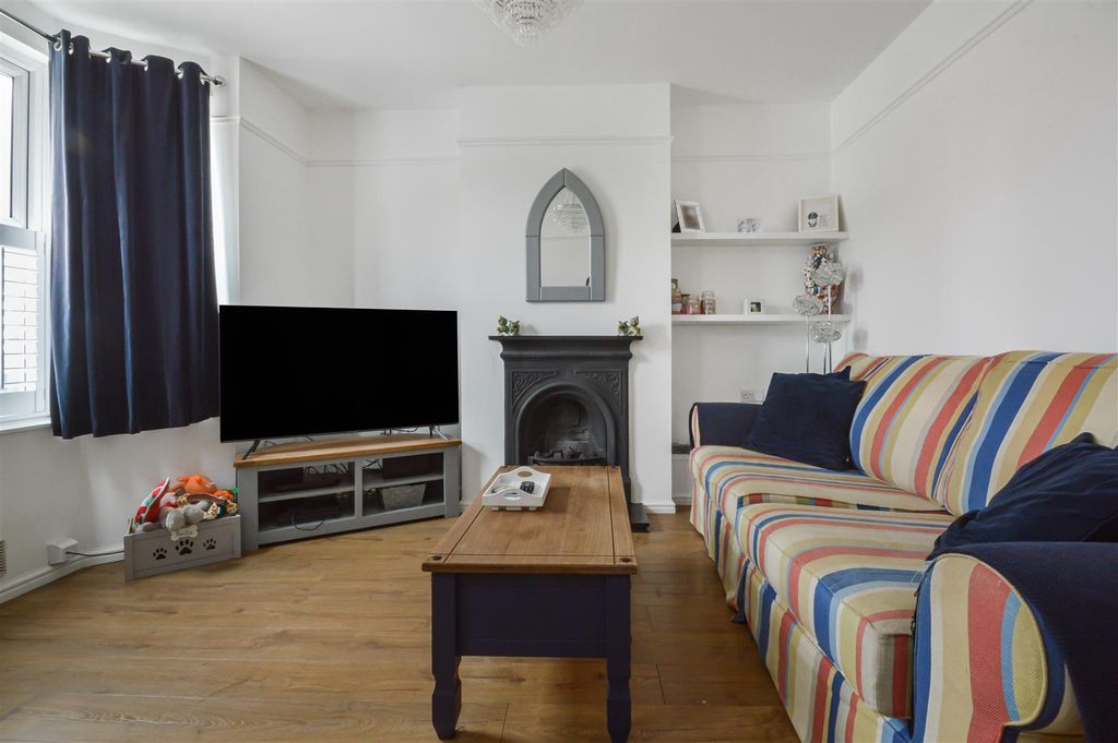 Property photo 2 of 10 6_82055.Jpg