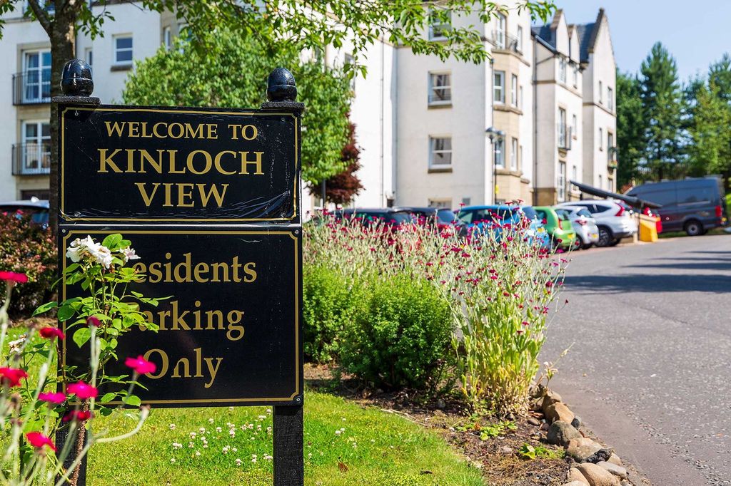 Property photo 3 of 22 Communal Gardens