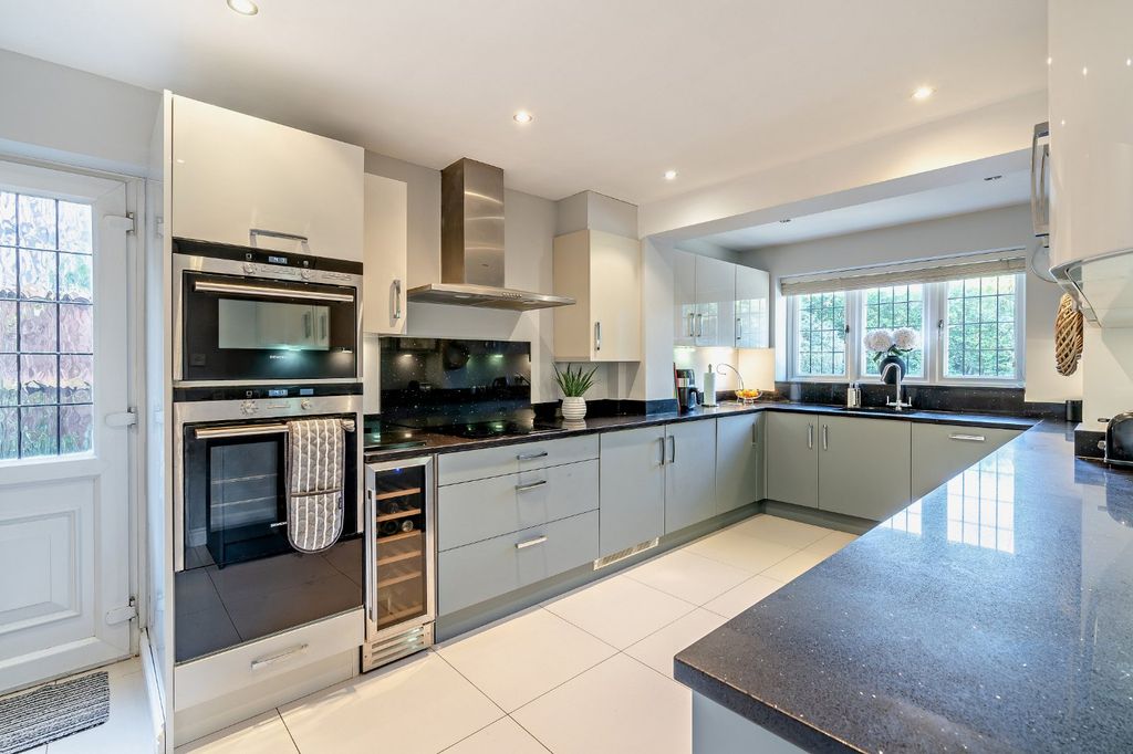 Property photo 3 of 13 Kitchen