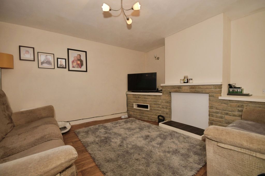 Property photo 2 of 17 Lounge