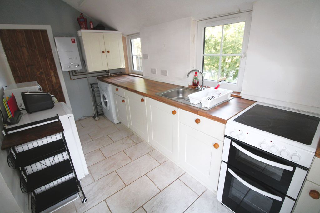 Property photo 2 of 12 Kitchen