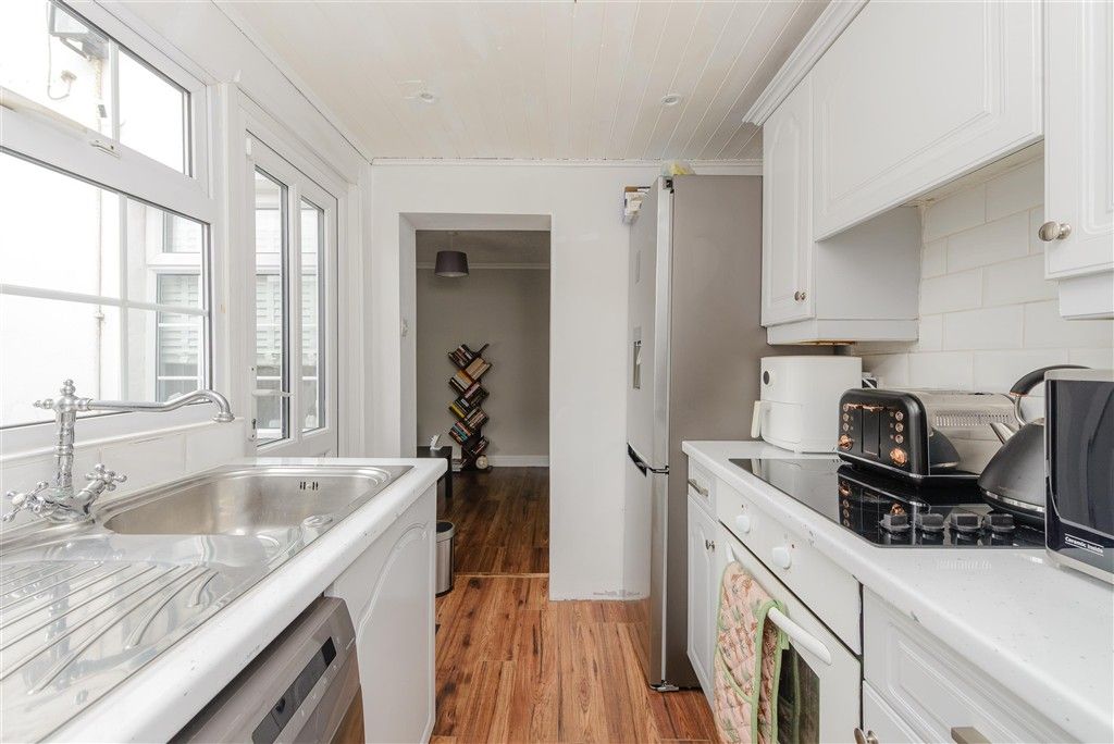 Property photo 3 of 8 Kitchen