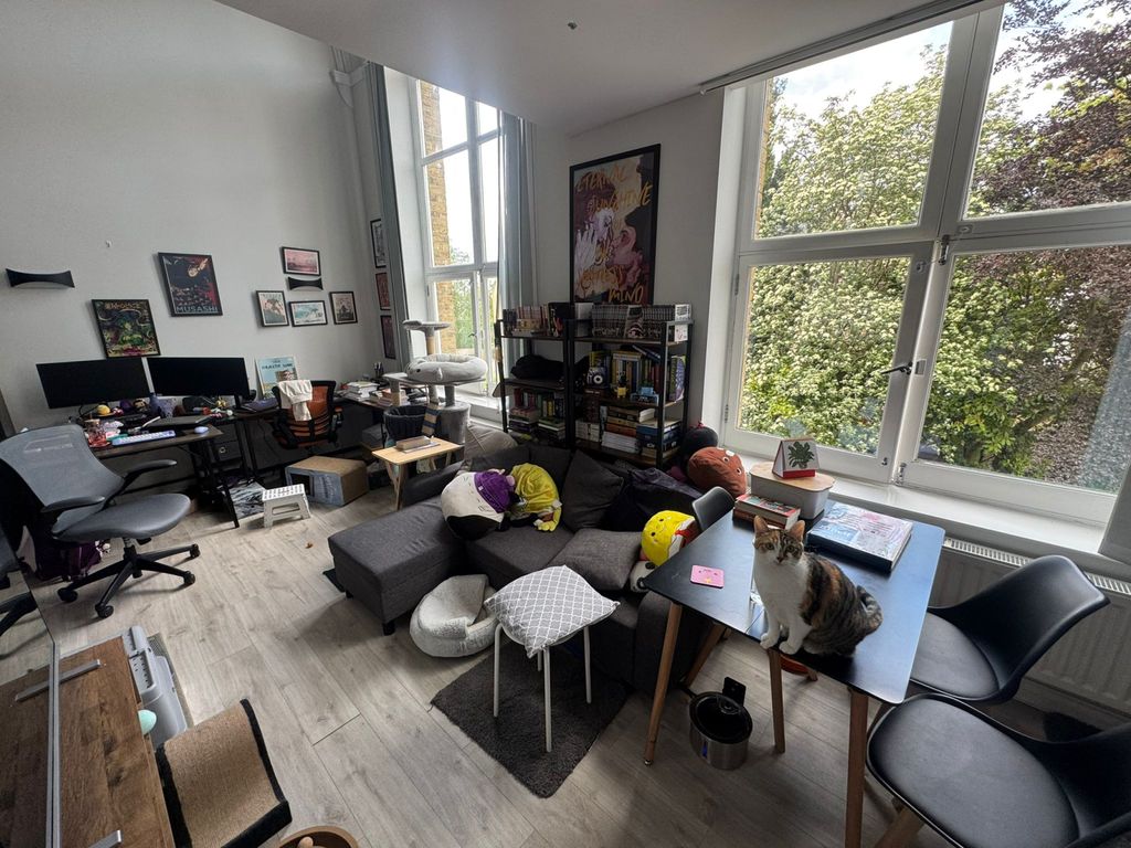 Property photo 1 of 6 1 Bed Flat Old Town Hall Staines