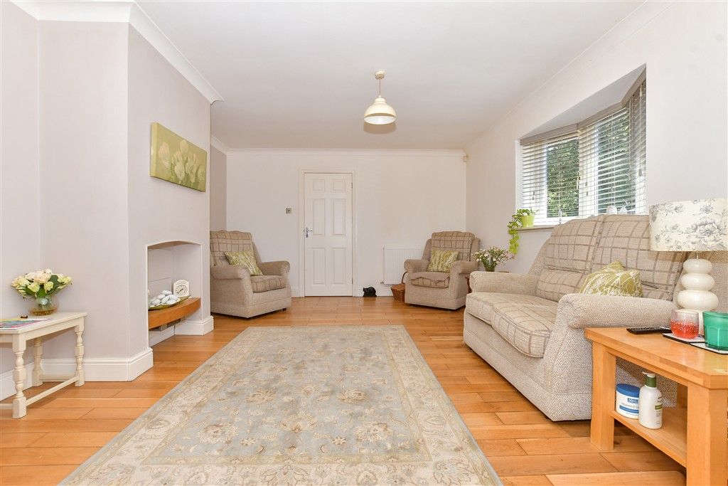 Property photo 3 of 15 Lounge