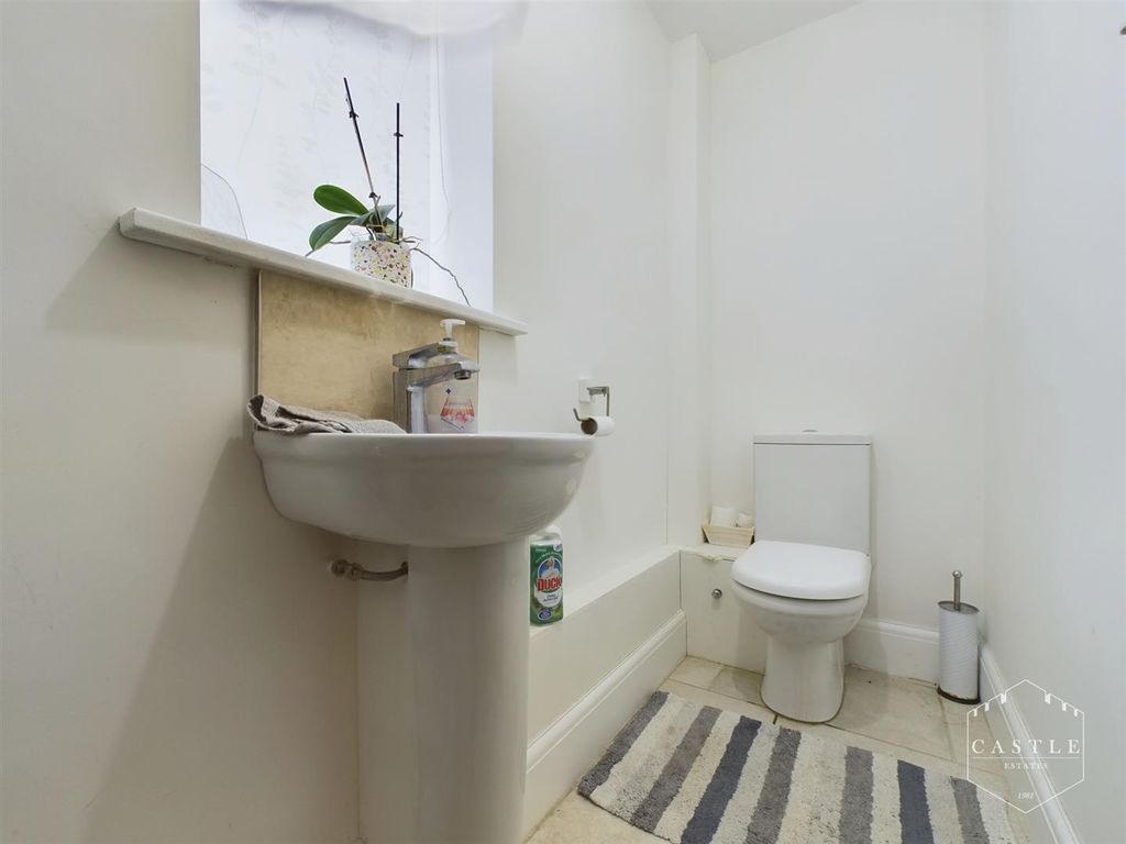 Property photo 3 of 15 Guest Cloakroom