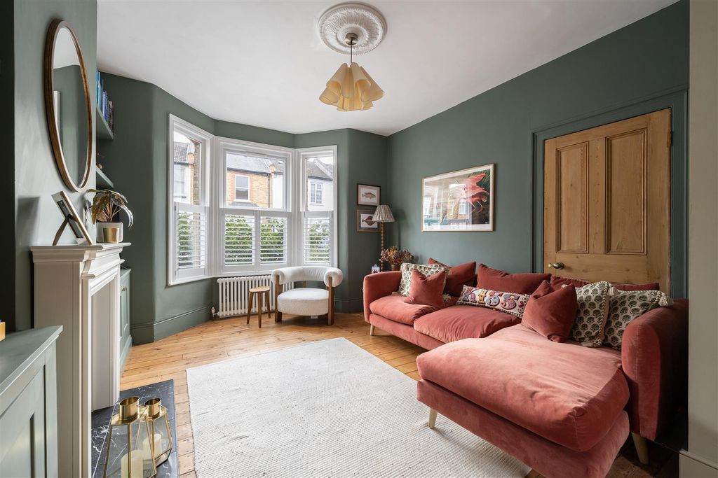 Property photo 2 of 29 Victoria Road, E17