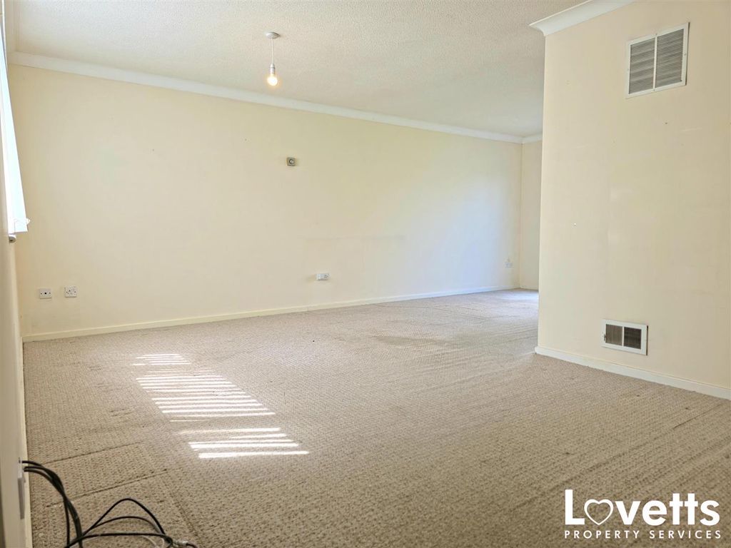 Property photo 2 of 18 Living Room
