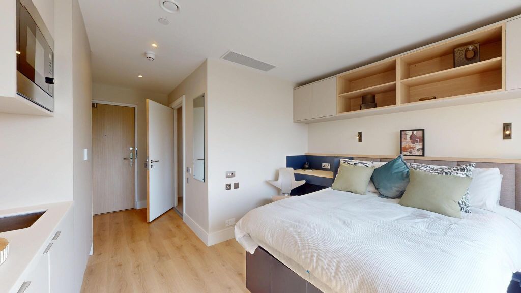 Property photo 1 of 23 Bedroom