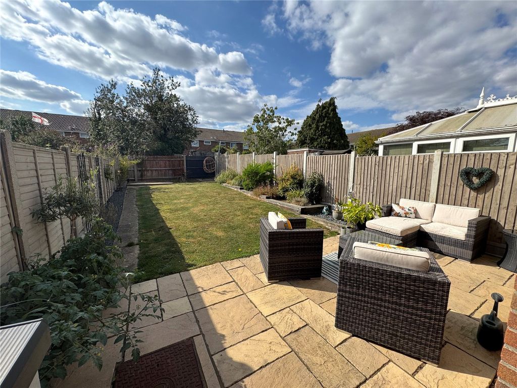 Property photo 2 of 17 Garden