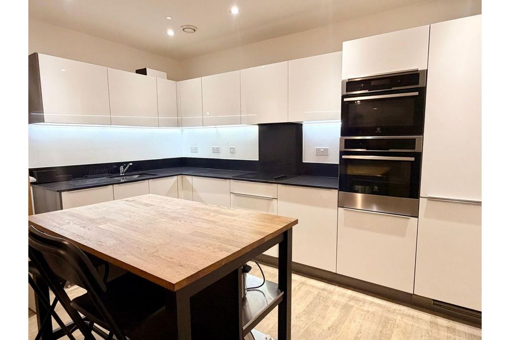 Property photo 1 of 32