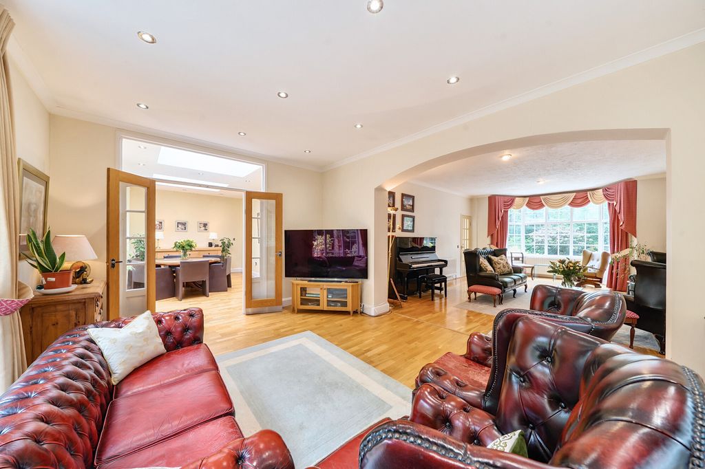 Property photo 2 of 24
