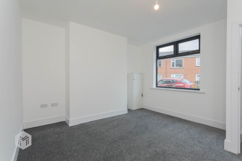 Property photo 3 of 23 Picture No. 11