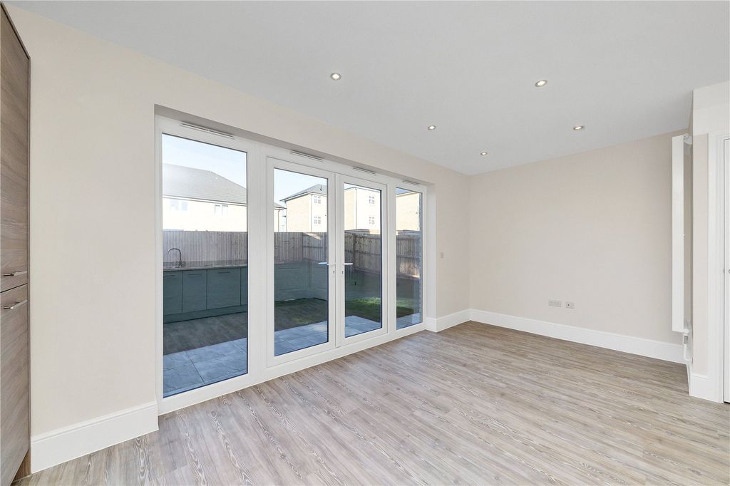 Property photo 3 of 12 Picture No. 02