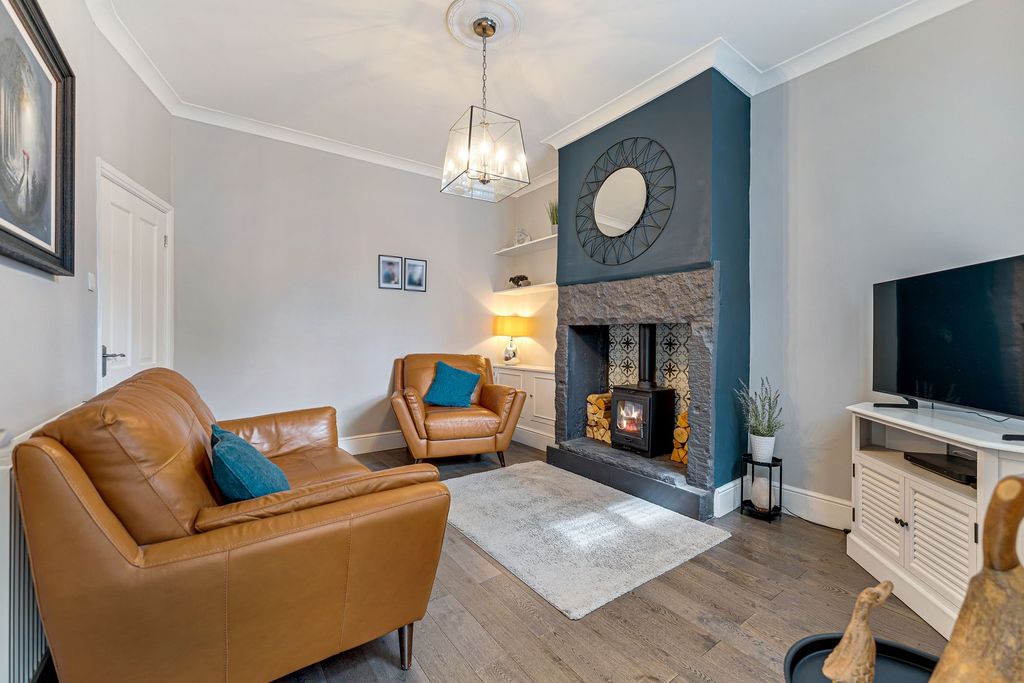 Property photo 2 of 33