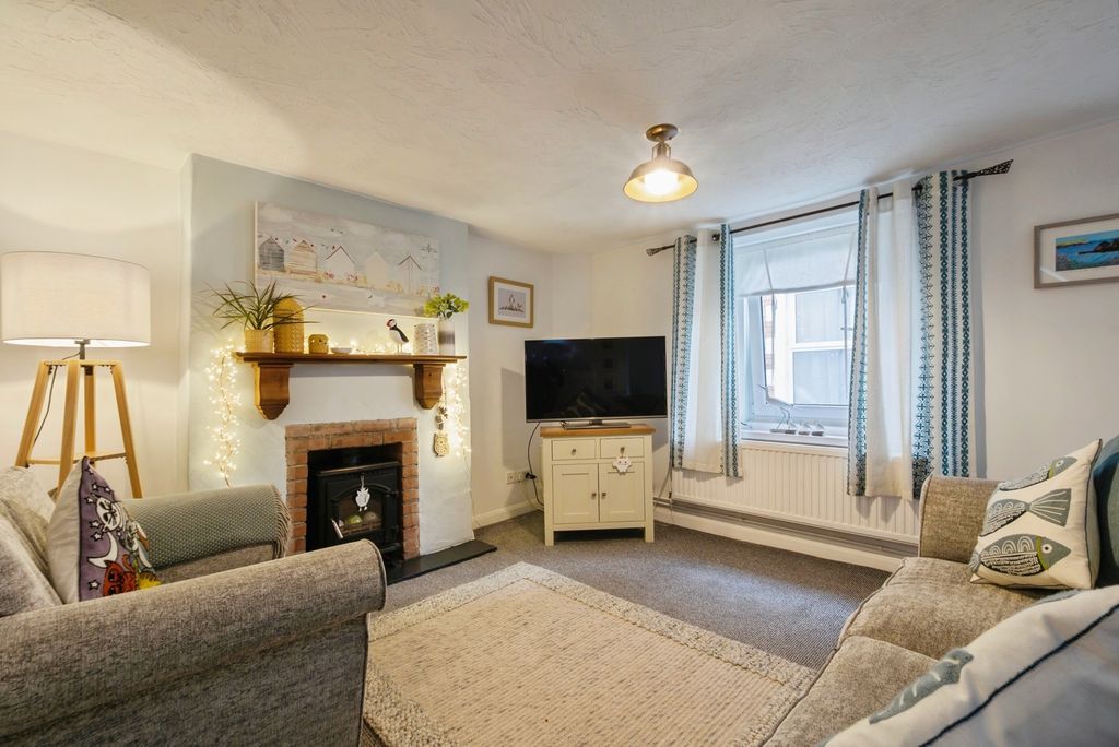 Property photo 2 of 17 Photo