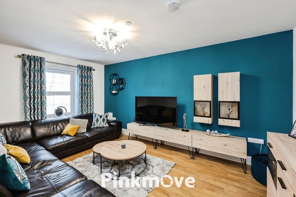 Property photo 2 of 19