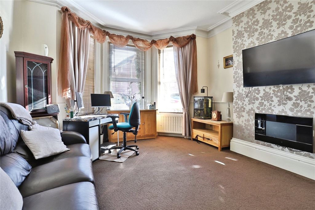 Property photo 2 of 17 Picture No. 15