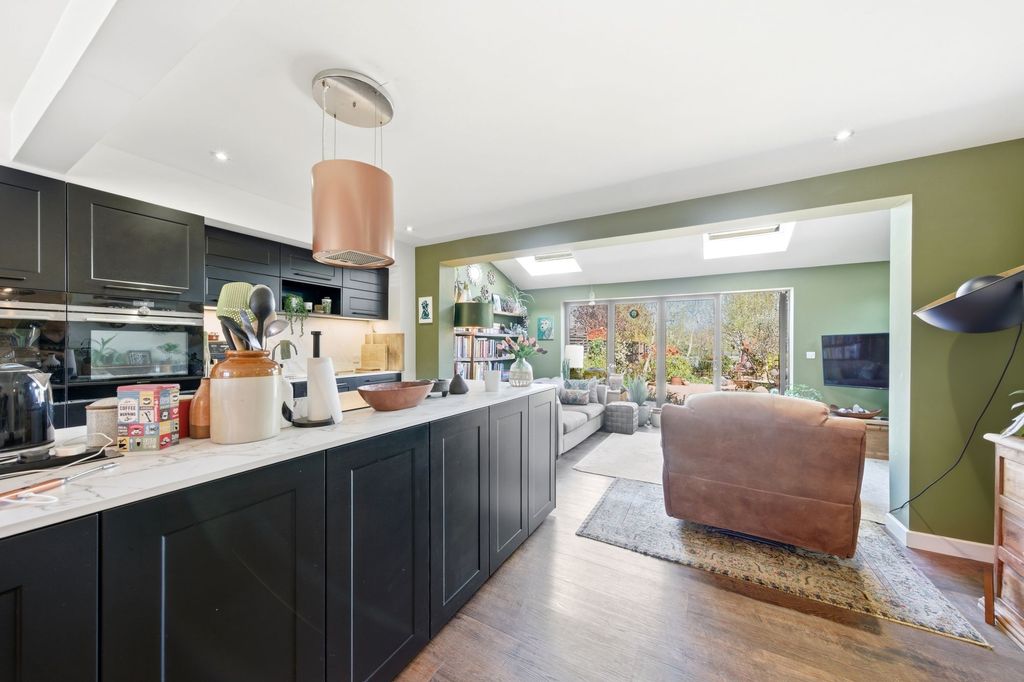 Property photo 2 of 26