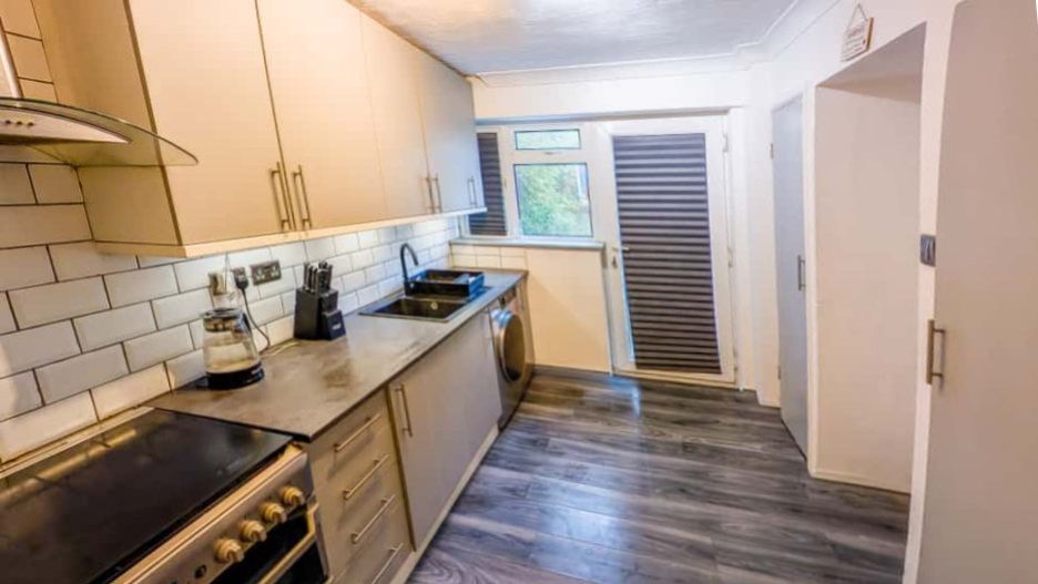 Property photo 2 of 16 Kitchen 1.1