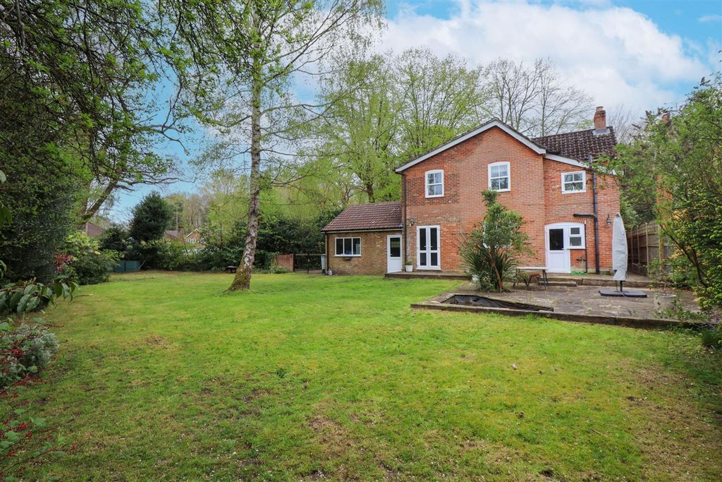 Property photo 2 of 16 Garden