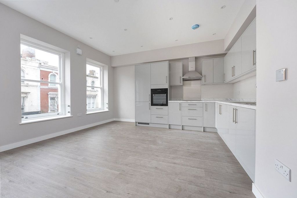 Property photo 1 of 9 Picture No. 06