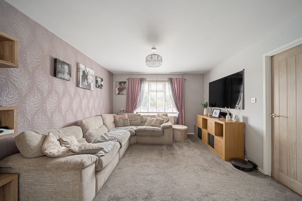 Property photo 3 of 18 4841023