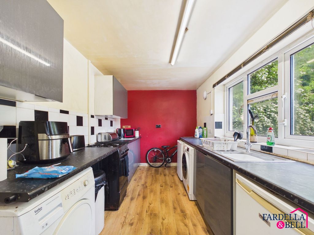 Property photo 3 of 12