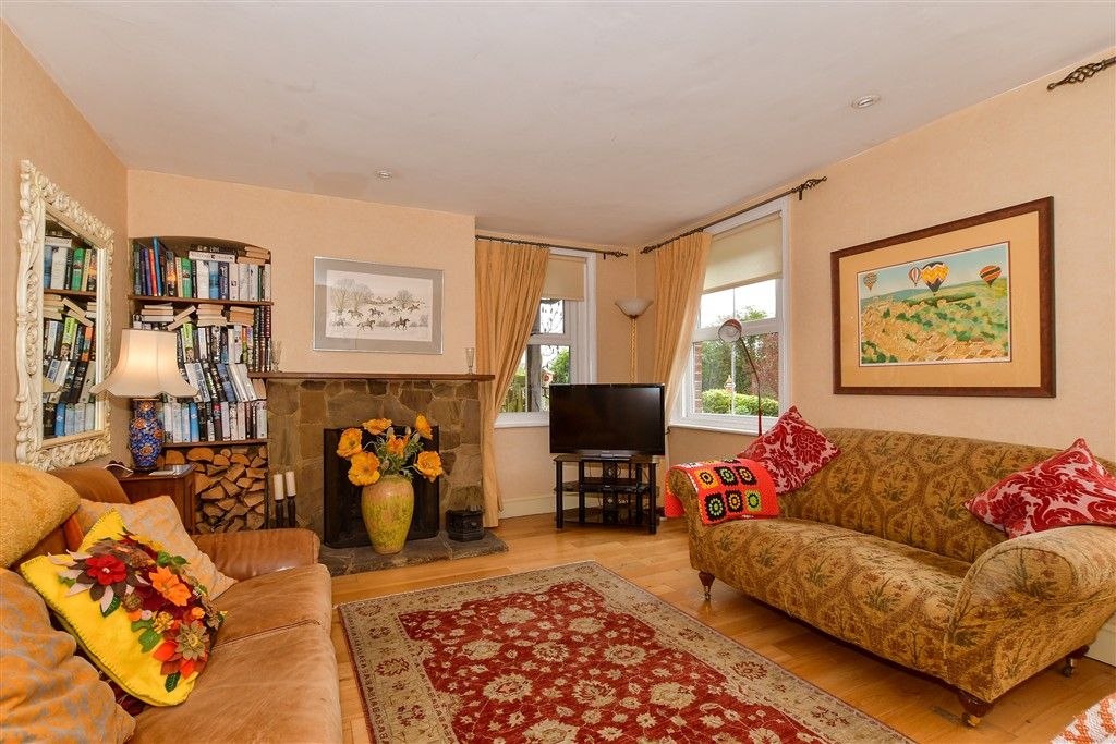 Property photo 3 of 17 Lounge