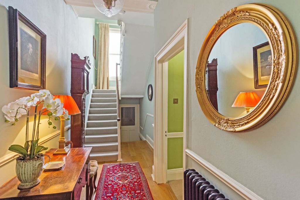 Property photo 2 of 18