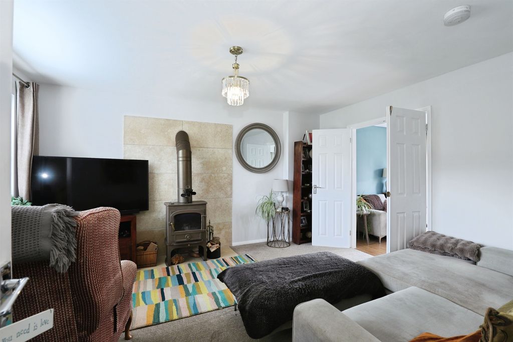 Property photo 2 of 18