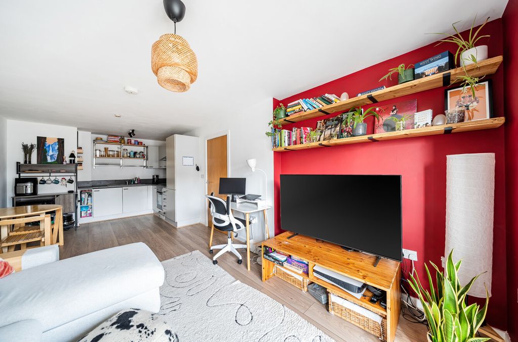 Property photo 3 of 15 1432419-10-69Bd31...