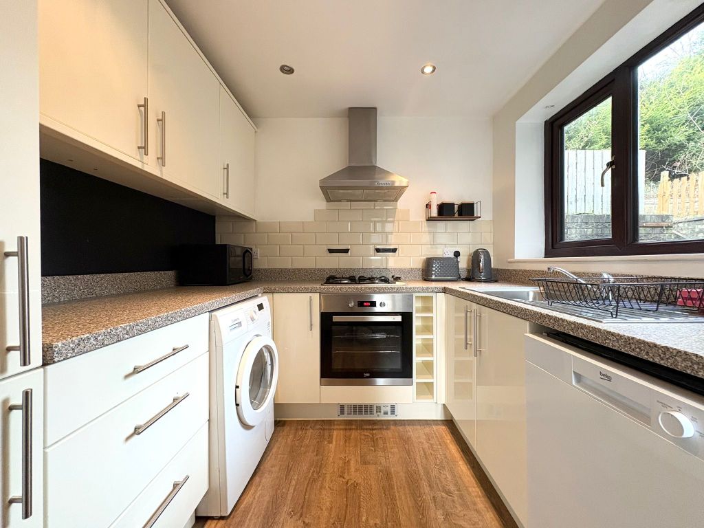 Property photo 3 of 10 Kitchen