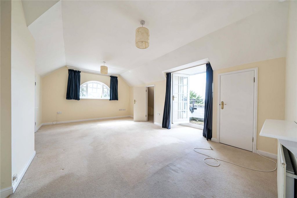 Property photo 3 of 12 Sitting Room
