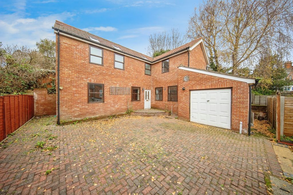 Property photo 1 of 19