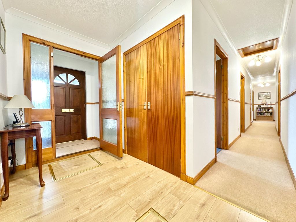 Property photo 2 of 27