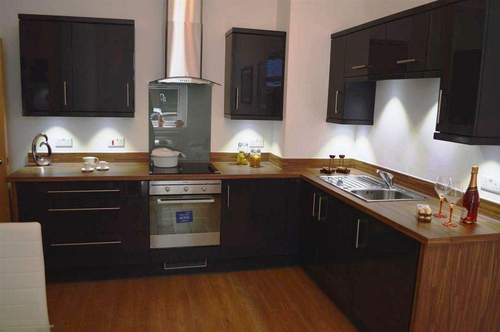 Property photo 1 of 11 Kitchen