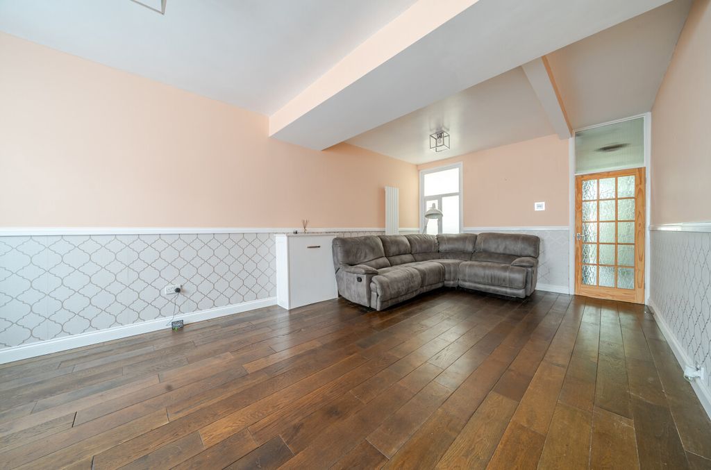 Property photo 3 of 10 1470800-24-6A2090...
