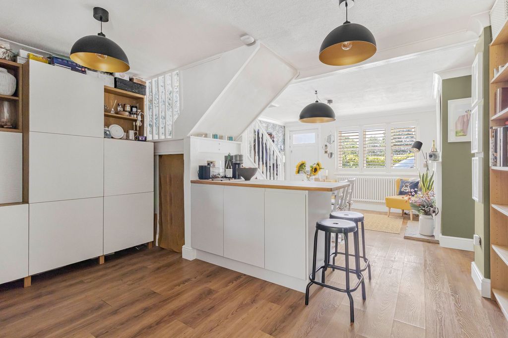 Property photo 3 of 36