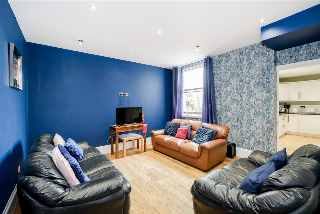 Property photo 3 of 23