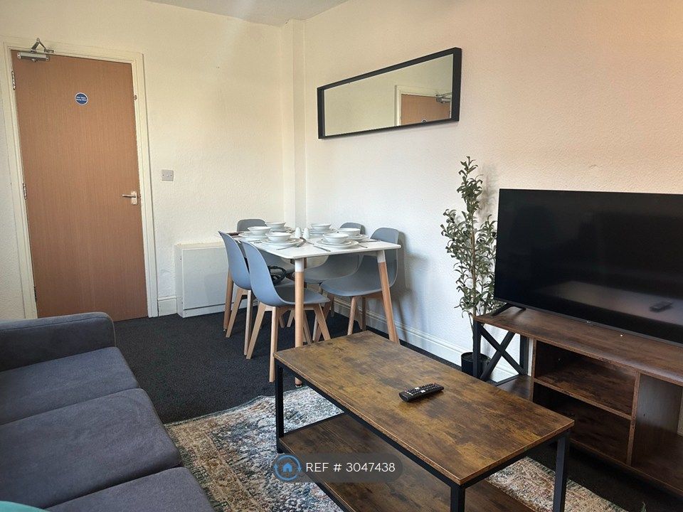 Property photo 3 of 13 Lounge