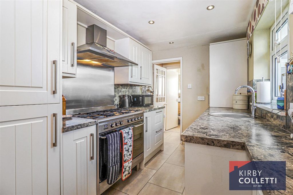 Property photo 2 of 21 Kitchen