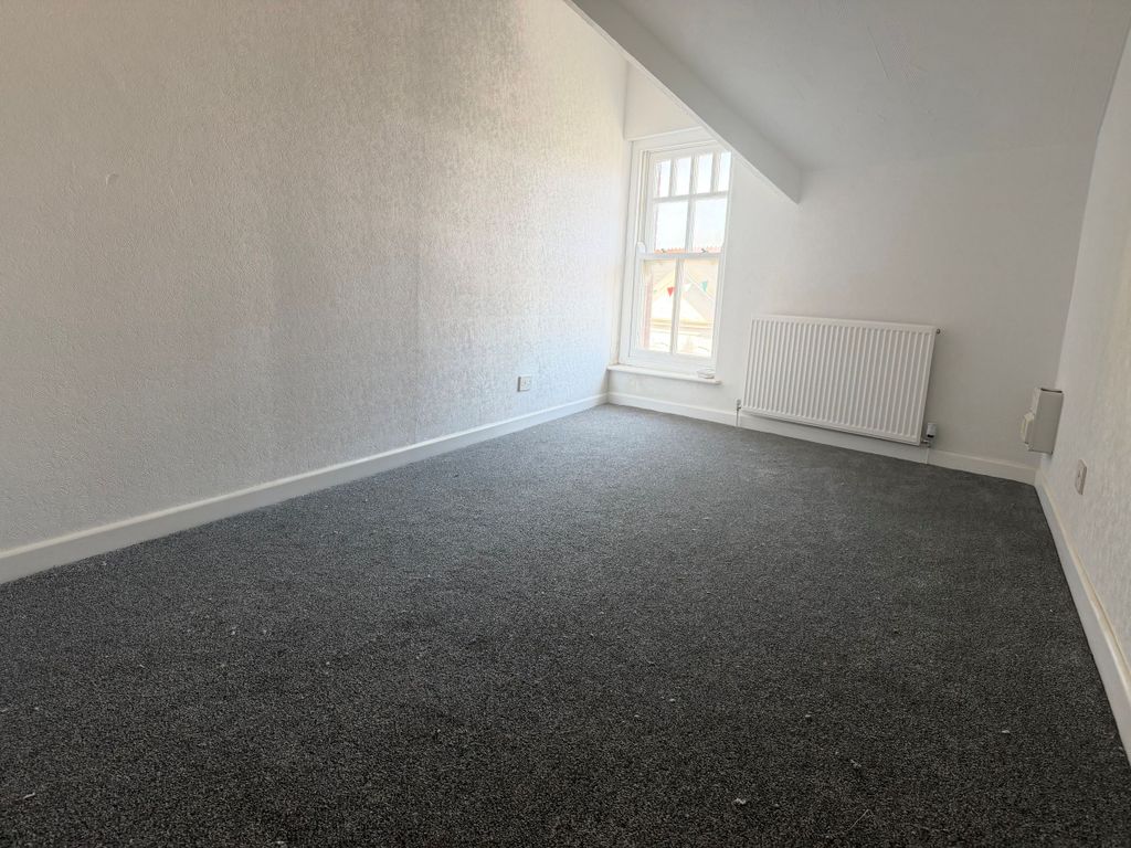 Property photo 2 of 4 Bedroom Porthcawl Cf36