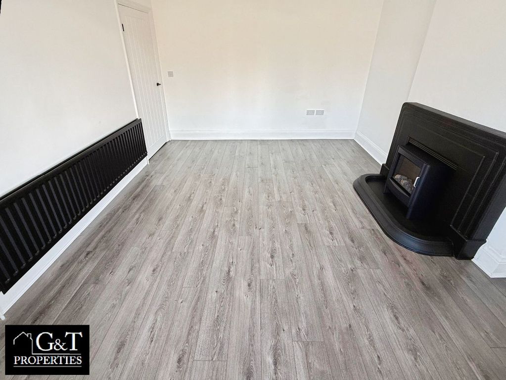 Property photo 3 of 18 Front Room