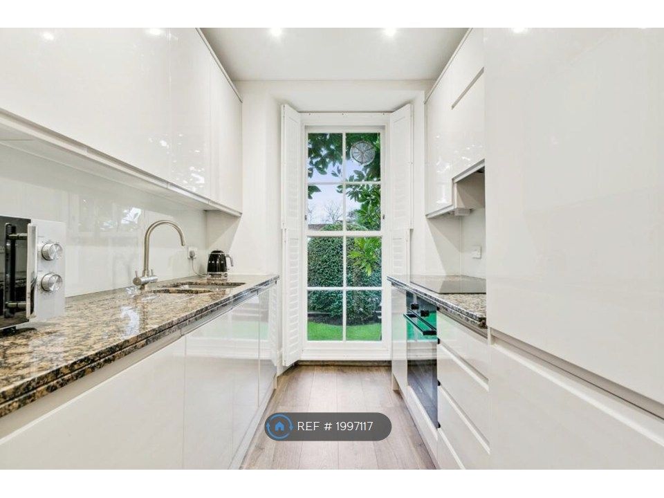 Property photo 2 of 6 Kitchen