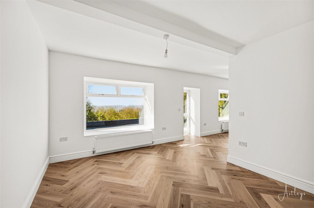 Property photo 3 of 25 Dining Area